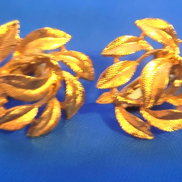 Napier Vintage Clip Earrings - Picture 1 of 4